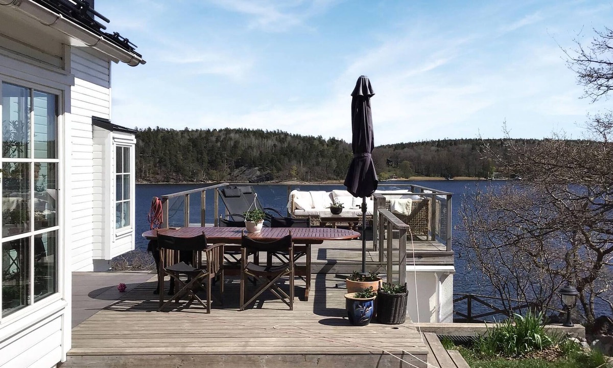 Tranholmen House | Beautiful house in elevated position with sea view.