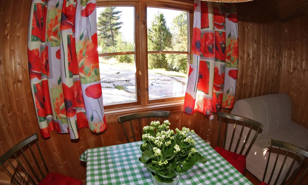 Åmål House | BEAUTYFULL COTTAGE WITH MOTORBOAT and CANOE