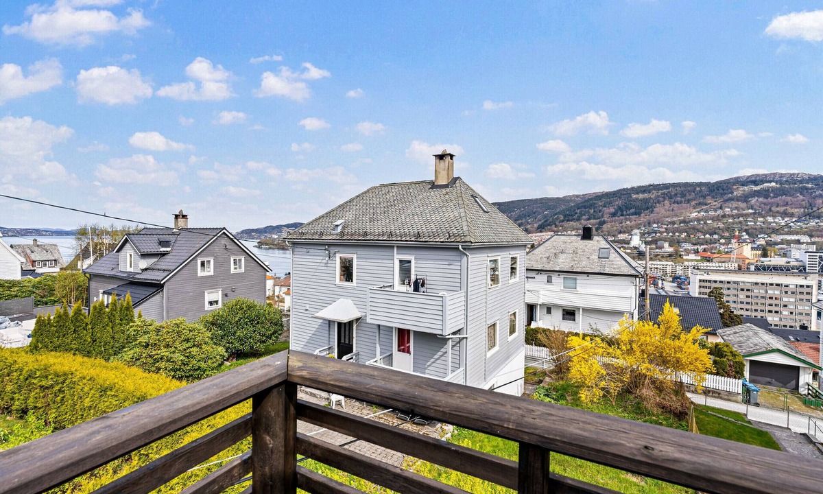 Laksevag Apartment | Bergen apartment with view of the city