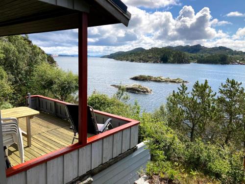 Fjell House | Bergen/Sotra:Waterfront cabin(s).Boat.Fish.Jacuzzi