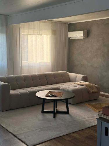 Lenvik Apartment | Big house in a quiet neighbourhood