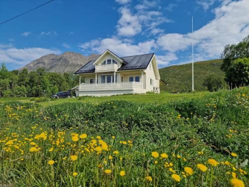 Lyngen House | Blabergan Lodge in the Lyngen Alps