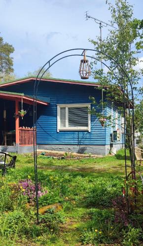 Sastamala House | Blue House Nature Retreat with Private Garden