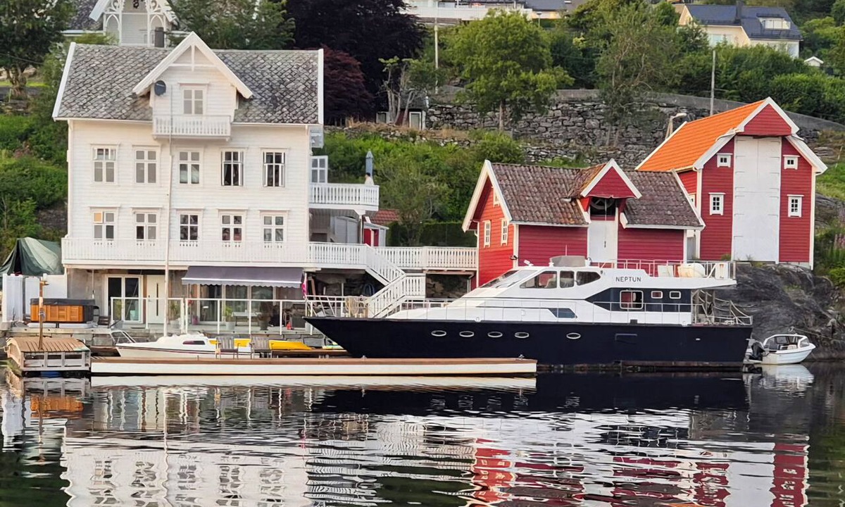 Lindas House | Boat Included Waterfront Villa Bergen