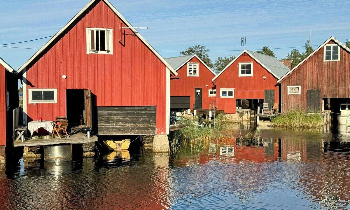 Tierp Municipality House | Boathouse stay in historic Fågelsundet