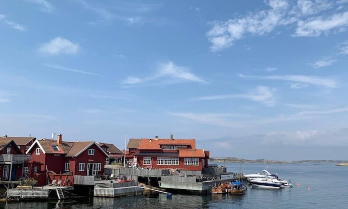 Karingon Cottage | Boathouse with own jetty.