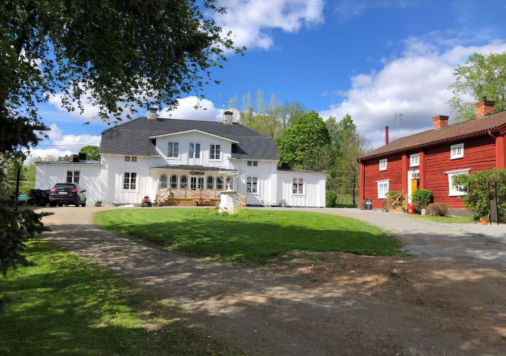 Bredsjo Bed & Breakfast | Bredsjö Gamla Herrgård White Dream Mansion