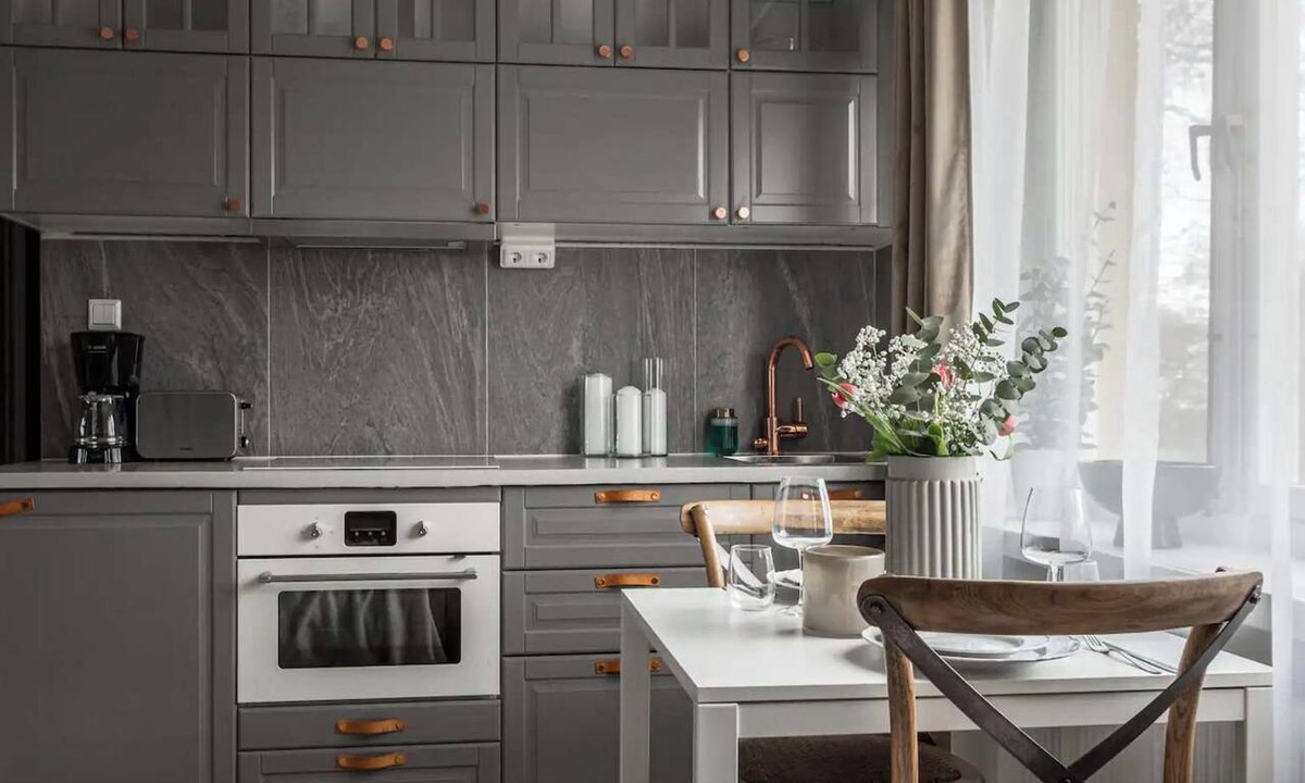 Liljeholmen - Hagersten Apartment | Bright Studio Apartment - 20 Min to City