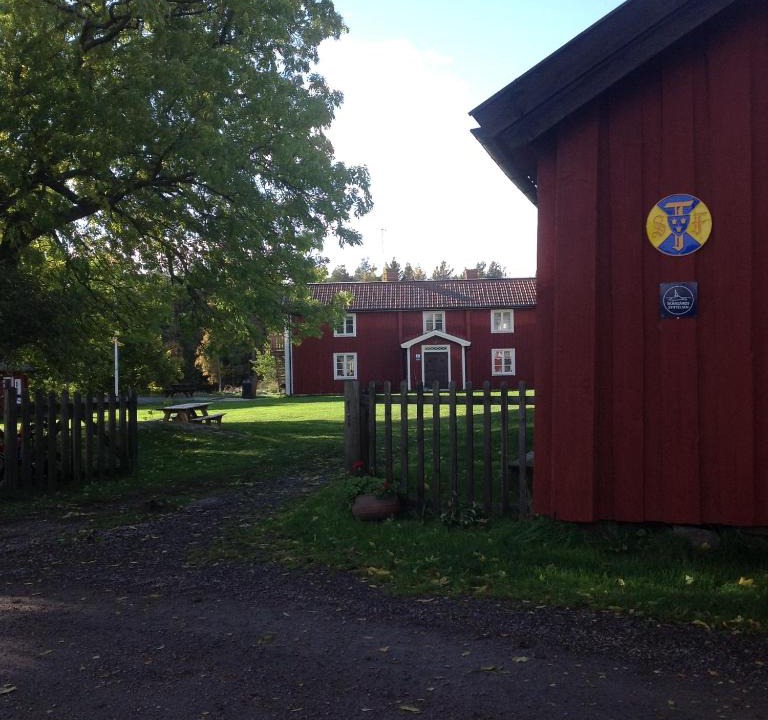 Arholma Hostel | Bull-August gård vandrarhem/hostel