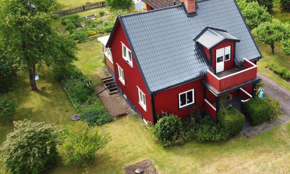 Fagelfors House | Buntes Schwedenhaus Lillebror by Interhome