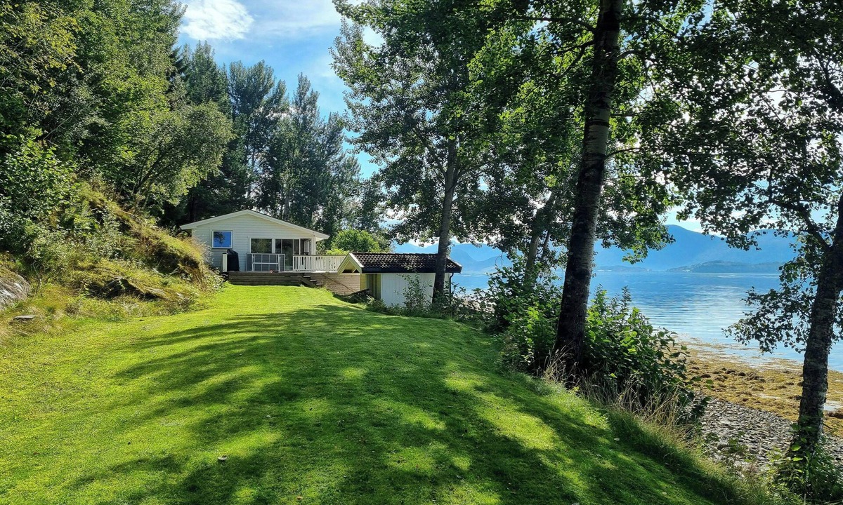 Torjulvagen House | Cabin by the sea with activities in Stangvika