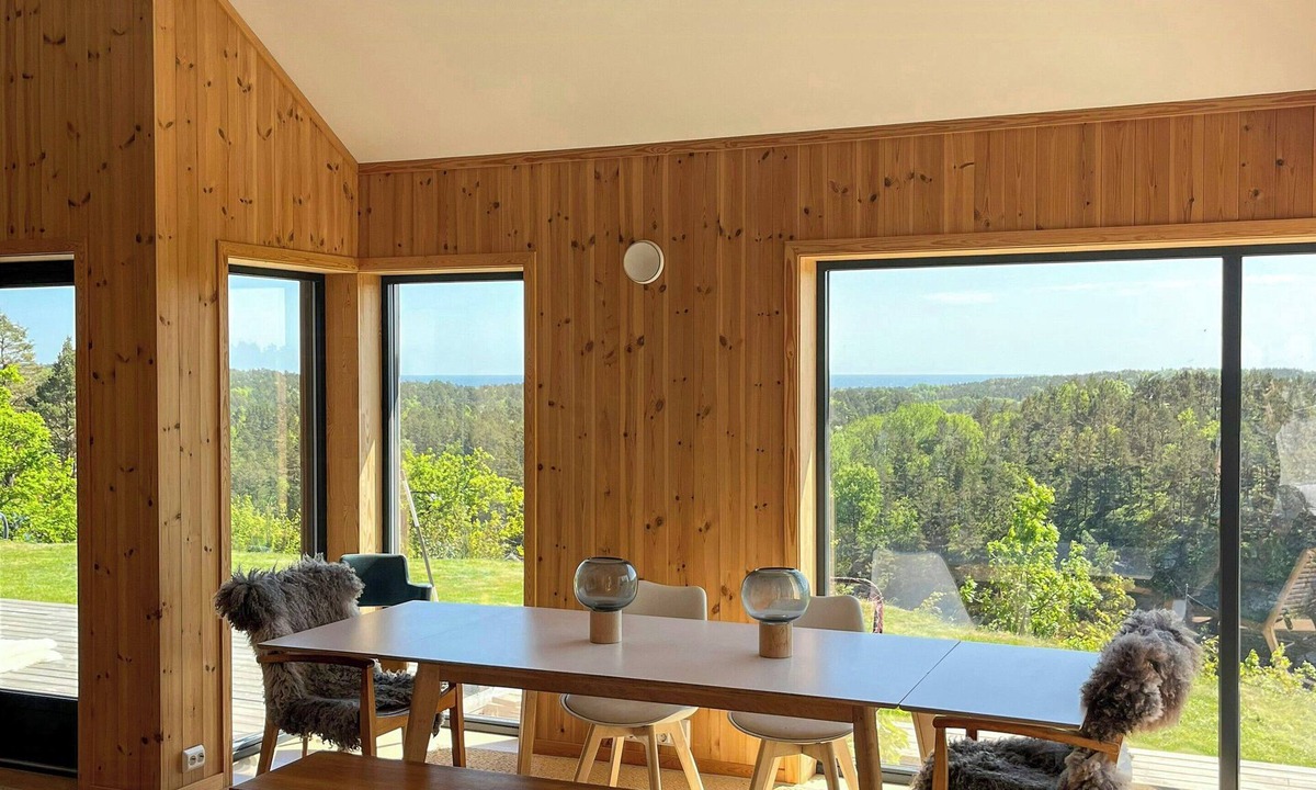 Hovag House | Cabin by the waterway with sauna and jetty