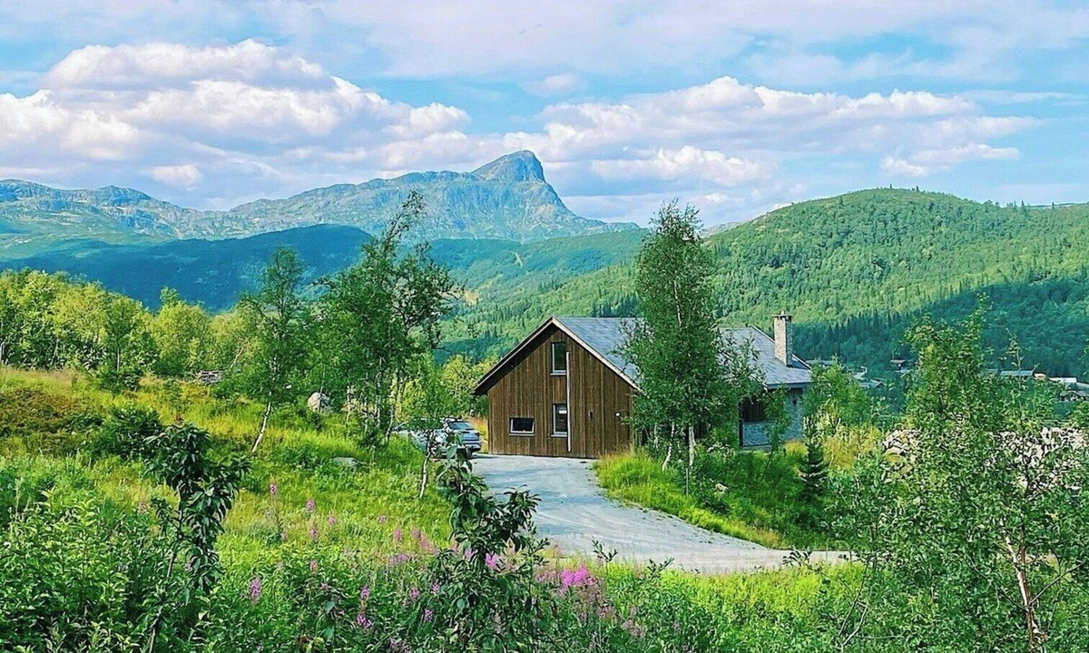 Vang House | Cabin in alpine slope near Besseggen