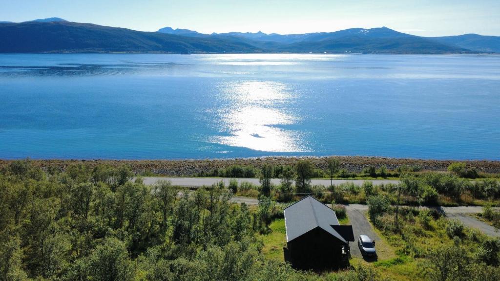 Tromso House | Cabin in Tromsø - perfect for northern lights and midnight sun