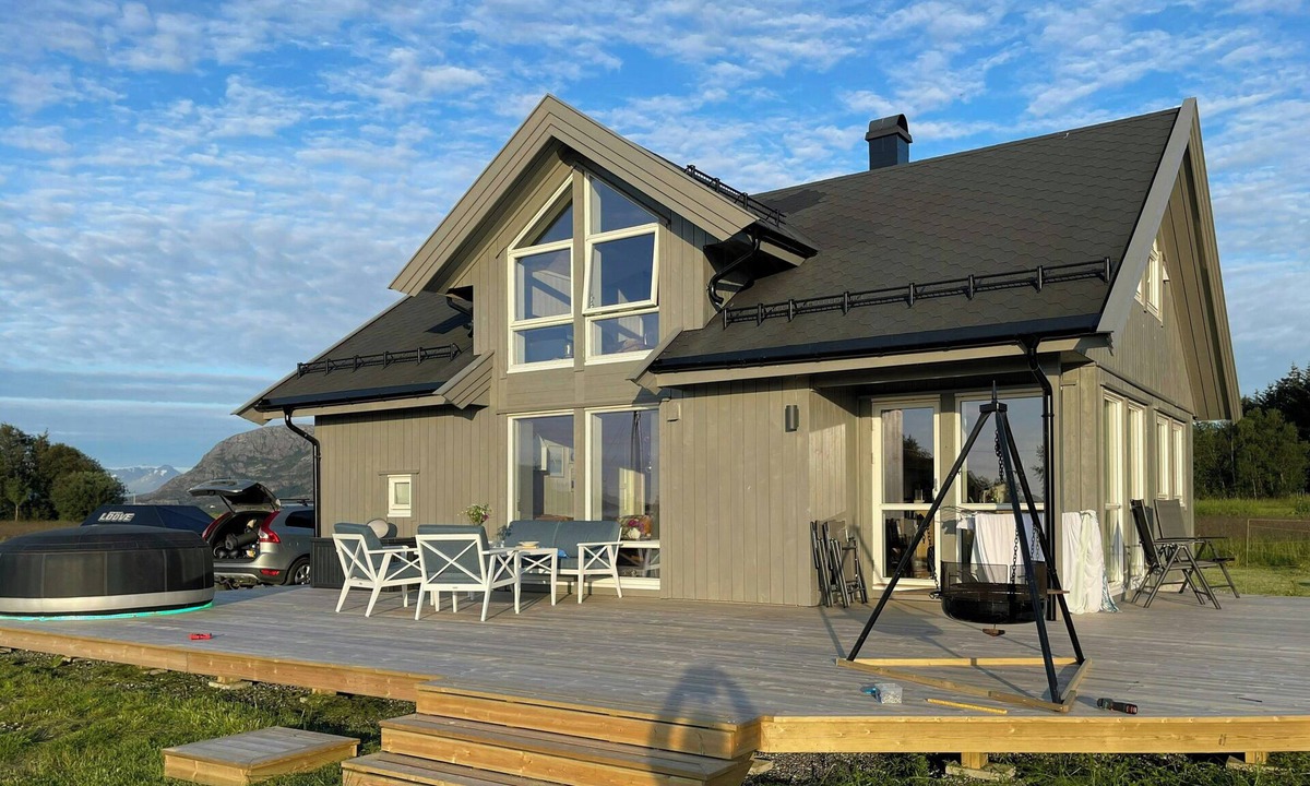Meloy House | Cabin near Svartisen with midnight sun
