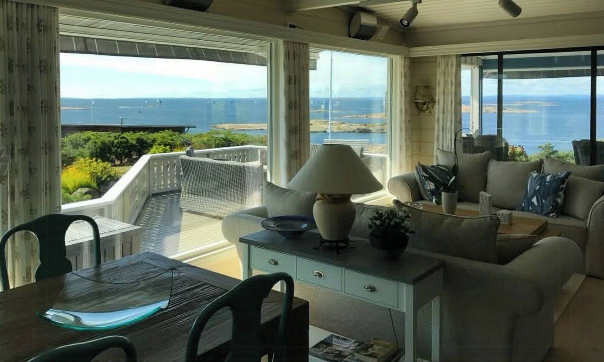 Gressvik House | Cabin on rocks with private jetty on Onsøy