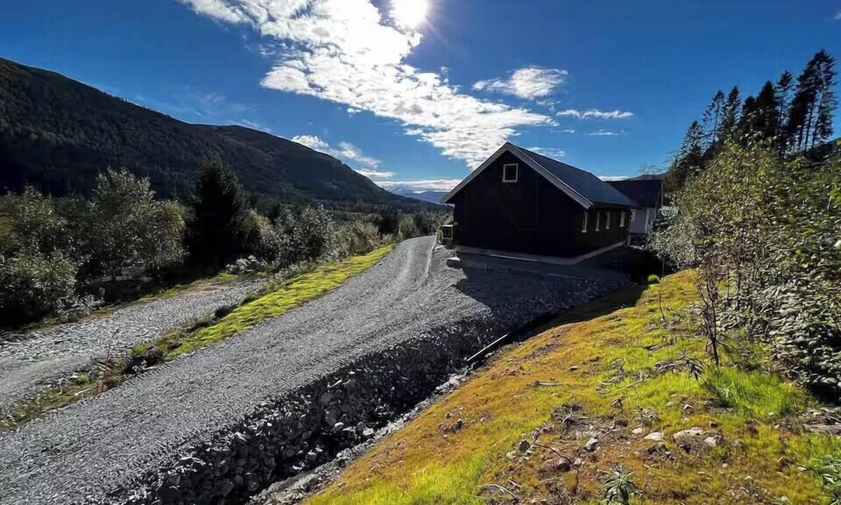 Eid House | Cabin surrounded by Norwegian nature in Nordfjord