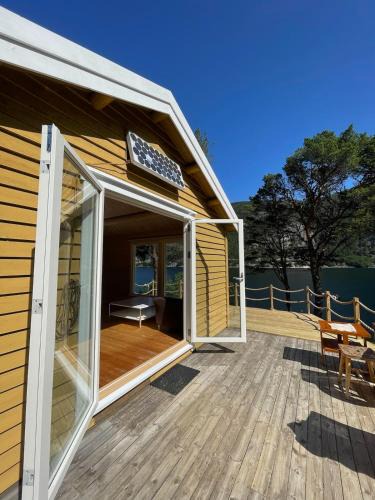 Snillfjord House | Cabin with boat close to the sea, Hitra municipality