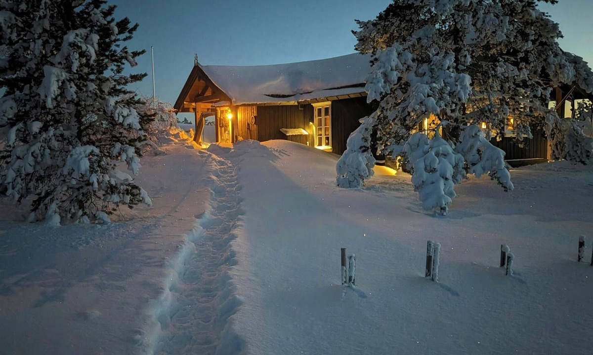 Flesberg House | Cabin with hot tub and views on Blefjell