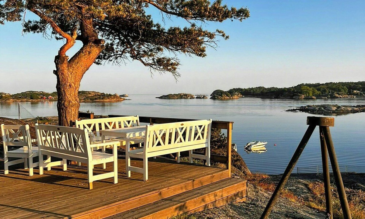 Larvik House | Cabin with private beach by Viksfjord