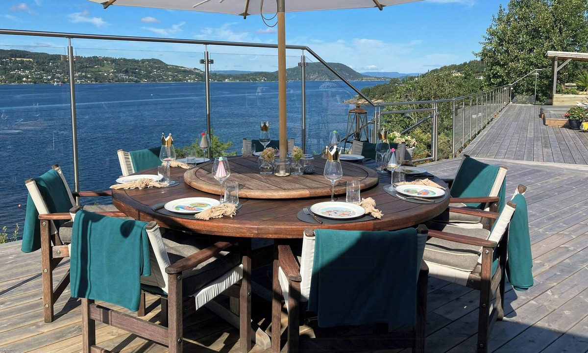 Drobak House | Cabin with sea views and beach access near Drøbak