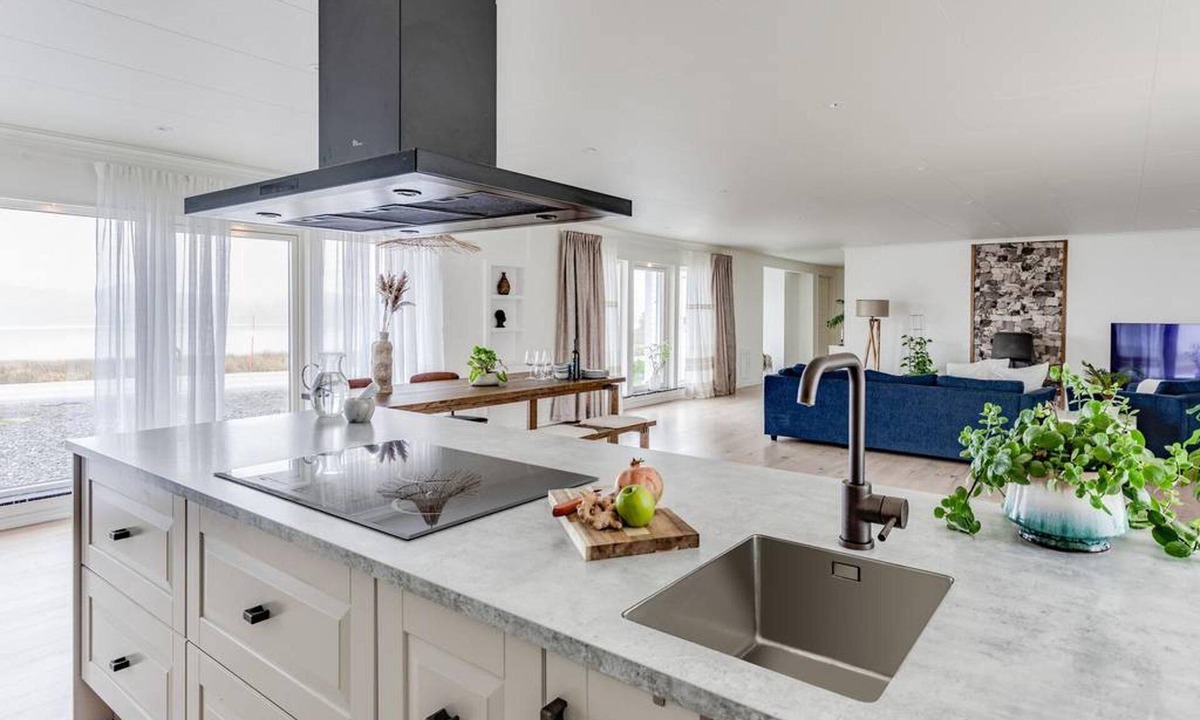 Halanda Villa | Captivating 3-bed Villa in Halanda With Lake View