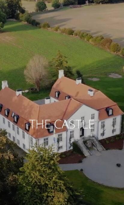 Tomelilla Apartment | Castle Apartment in Österlen - The Thott Suite