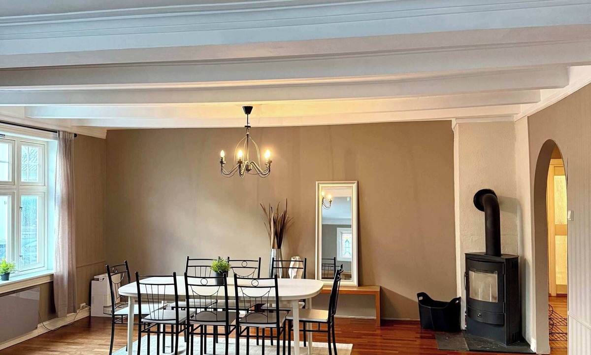 Haugesund Apartment | Central 3-Bedroom Apartment Free Parking & Wifi