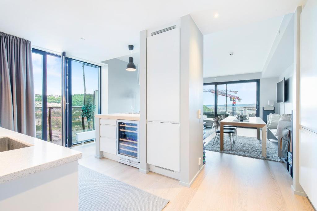 Bjørvika Apartment | Central Penthouse on 19th Floor with Amazing View