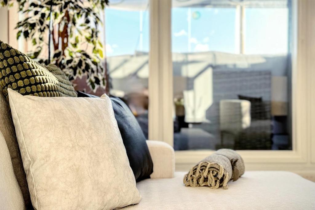 Kamppi Apartment | Central Skyroom - Sauna, Family-Friendly & City Skyline Views