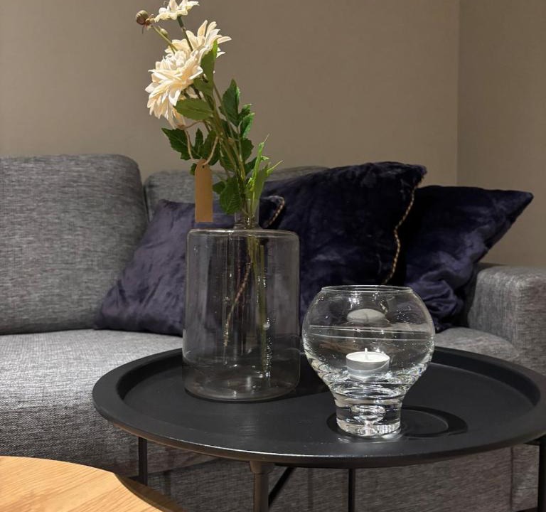 Raufoss Apartment | Centrally located, 3 bedrooms, garden, parking and fast WiFi