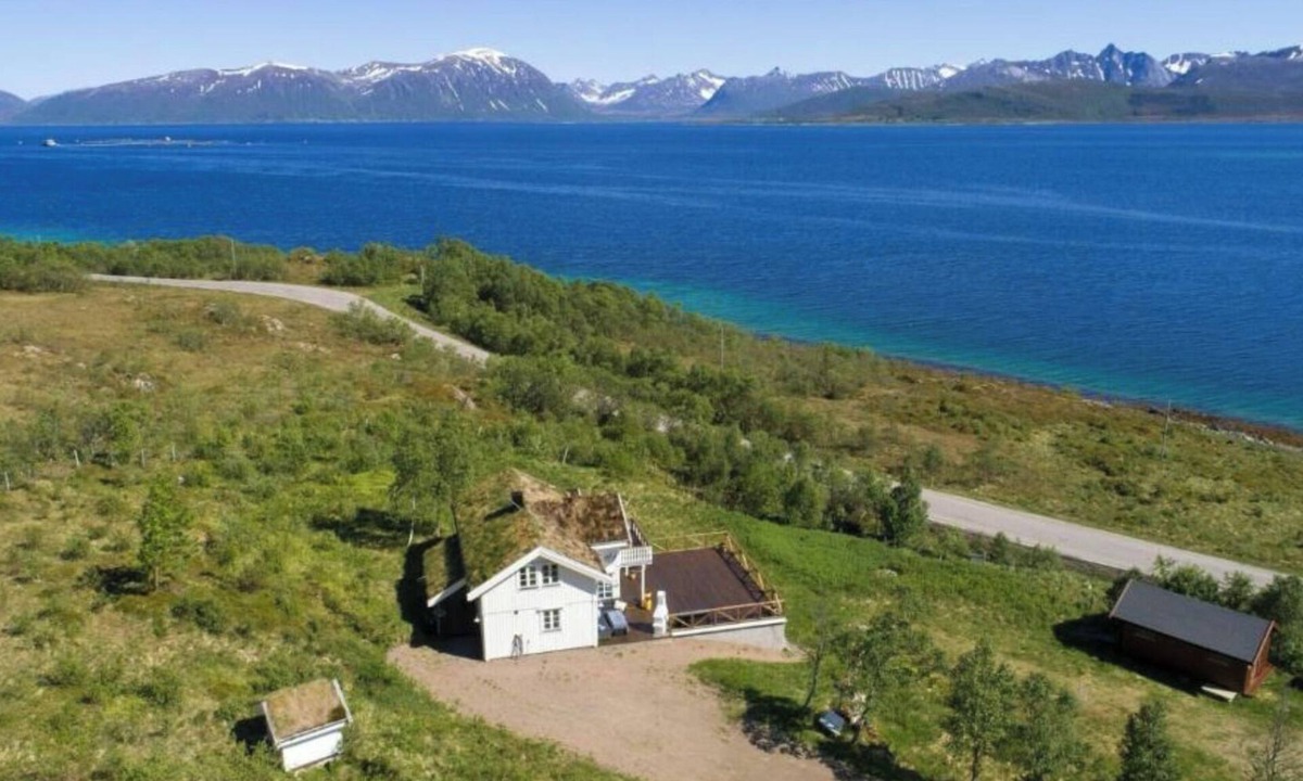 Sortland House | Centrally Located Cabin by the Sea