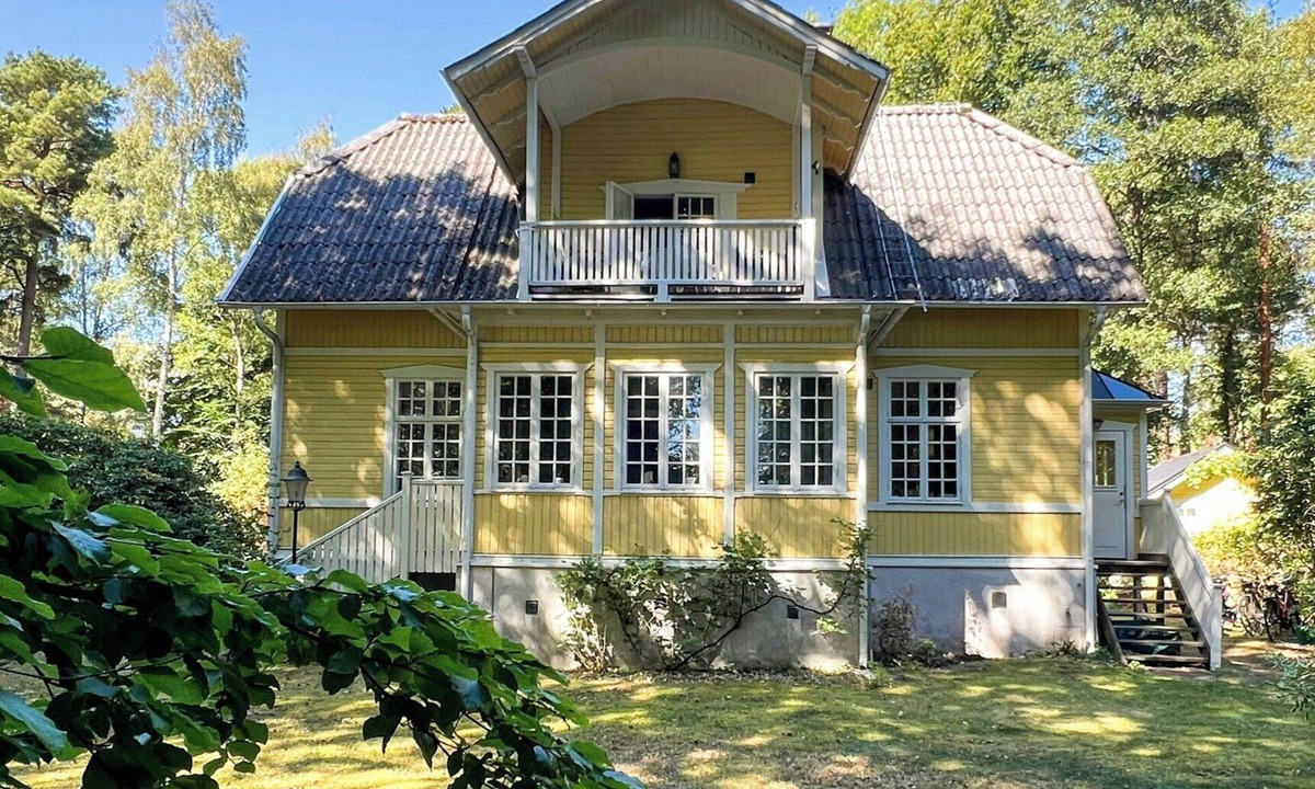 Ystad House | Century-old house by the sea in Sandskogen