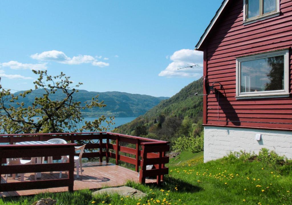Etne Ski Chalet | Chalet Panorama 4 - FJH304 by Interhome