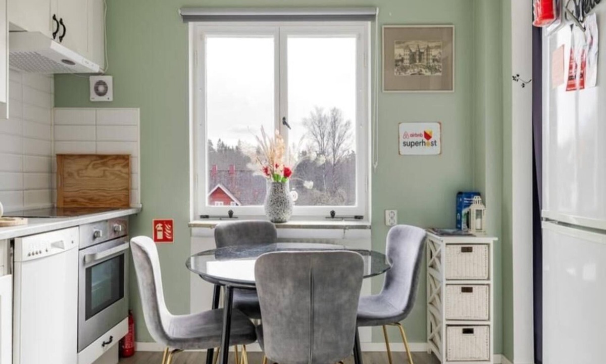 Havla Apartment | Charming 2-bedroom Apartment in Rejmyre With Garden View