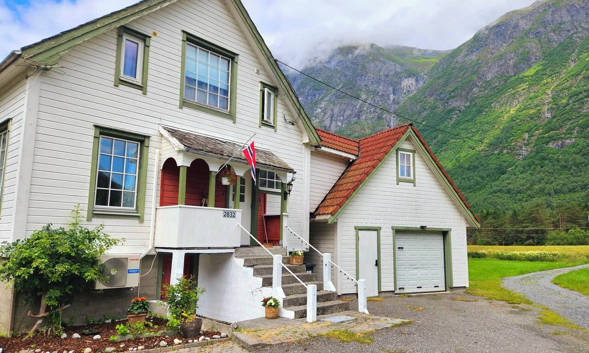 Hjelle House | Charming 3-bedroom house in beautiful Stryn, perfect for relaxing stays