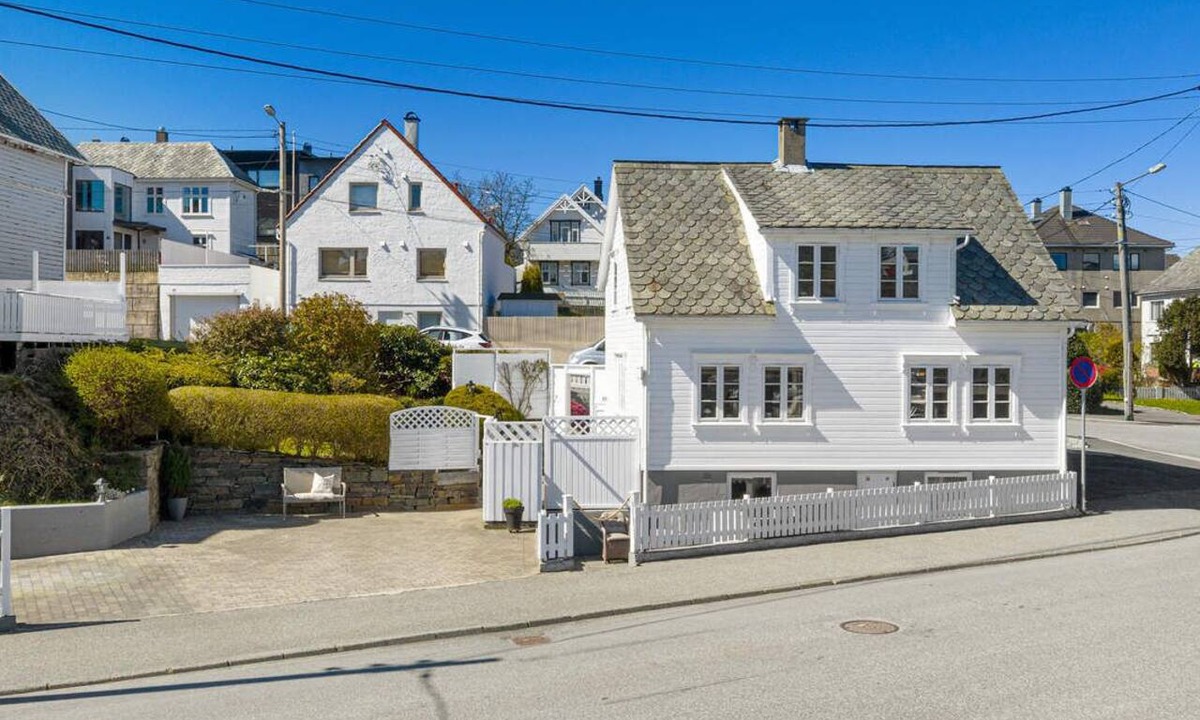 Haugesund House | Charming and centrally located detached house by the marina. 3 bedroom, EV charg