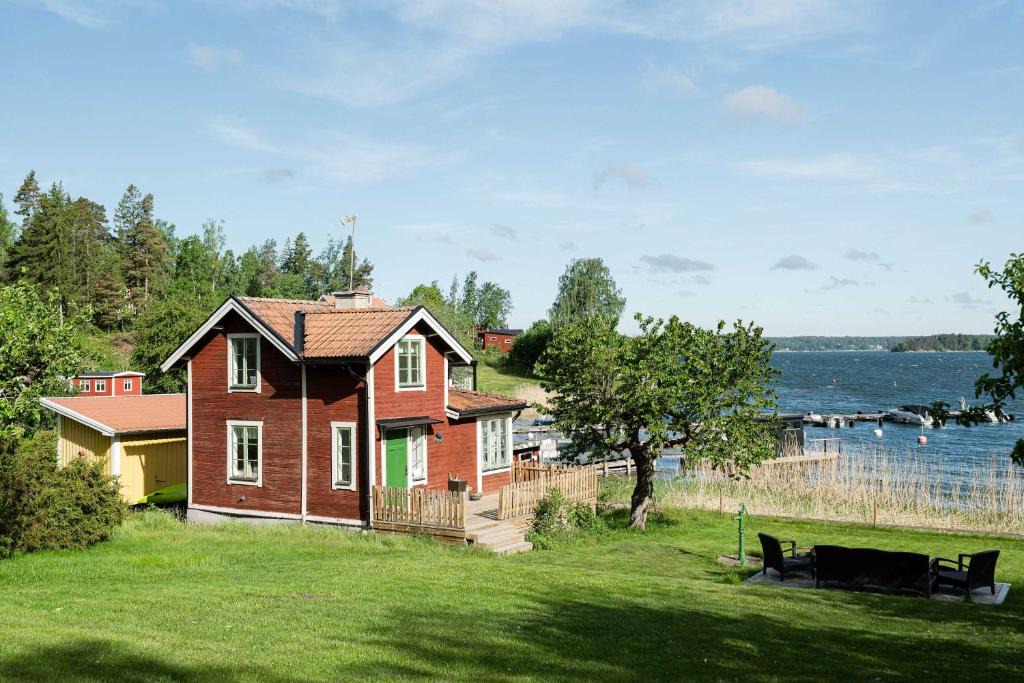 Laggarsvik House | Charming Archipelago House Sauna Dock & Sea View