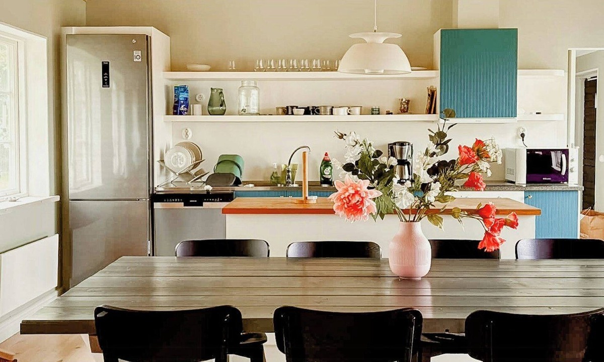 Lervik House | Charming coastal house with yoga studio and stream