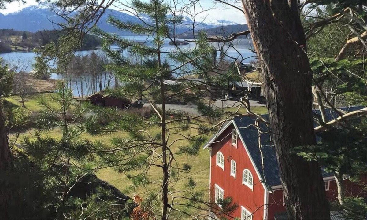 Kristiansund House | Charming farmhouse from 1919 near Kristiansund
