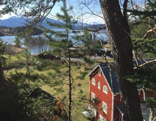 Kristiansund House | Charming Farmhouse From 1919 Near Kristiansund