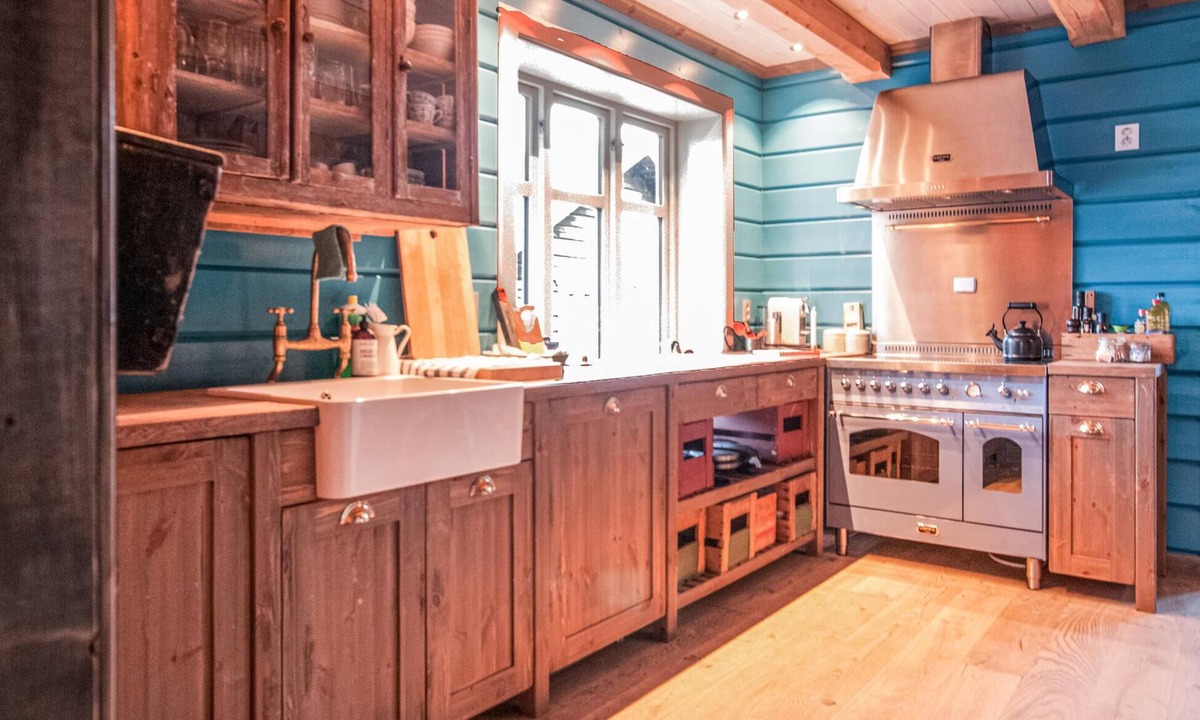 Grondalen House | Charming former homestead on large property.