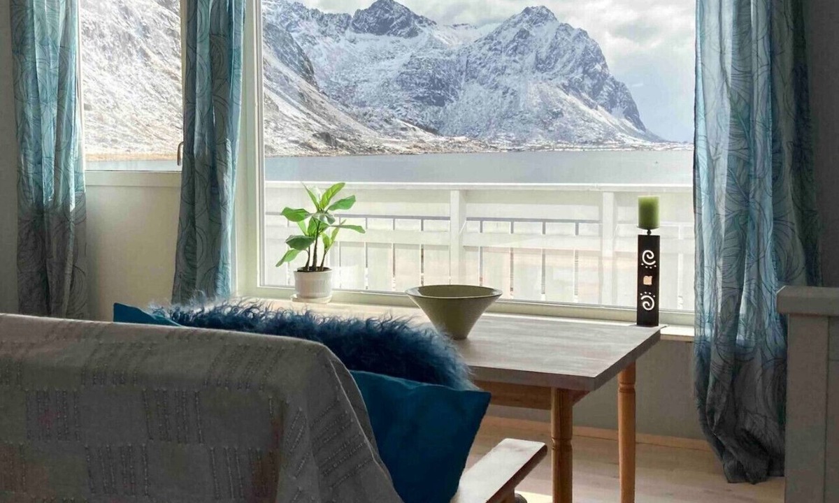 Valberg House | Charming house in fjord Lofoten