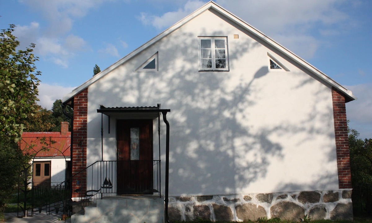 Loderup House | Charming old brick cottage in Summer paradise Osterlen