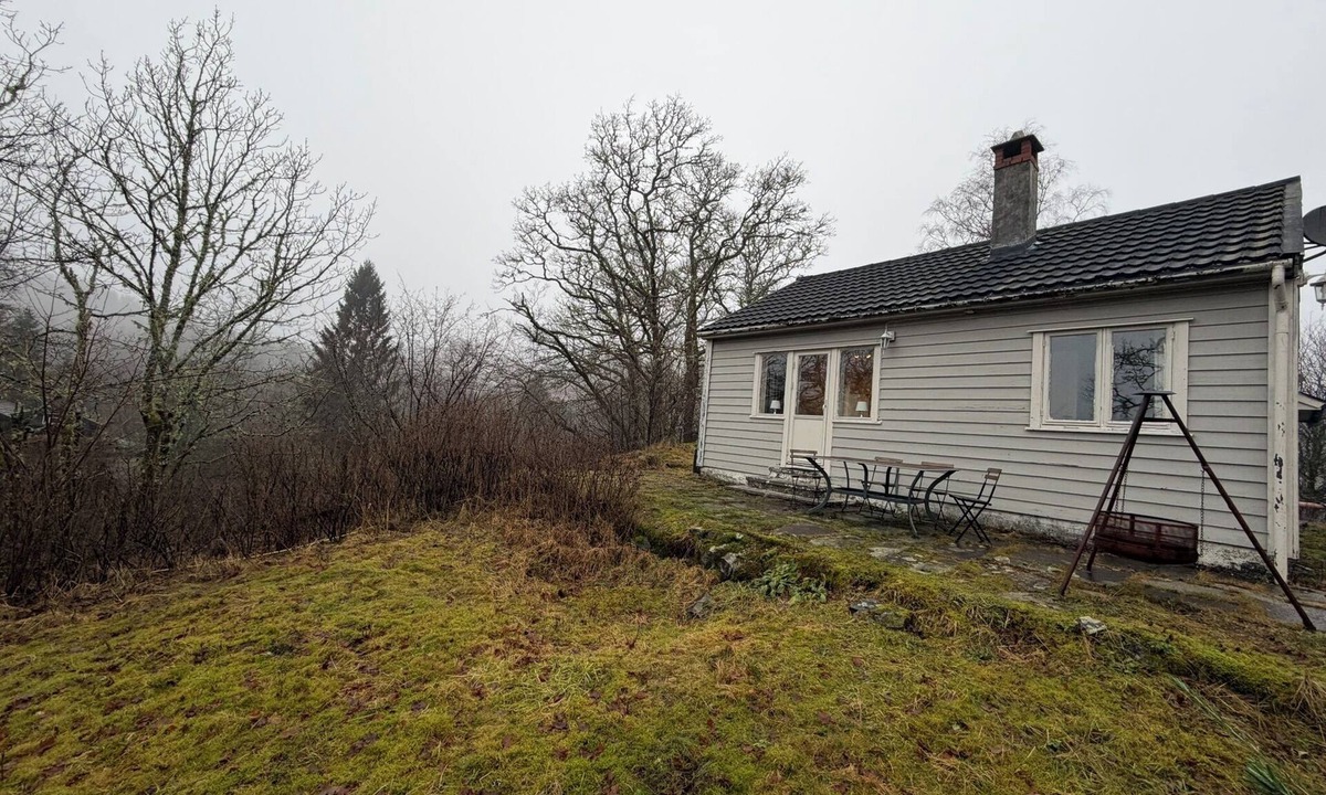 Ytrebygda Cabin | Charming sea view