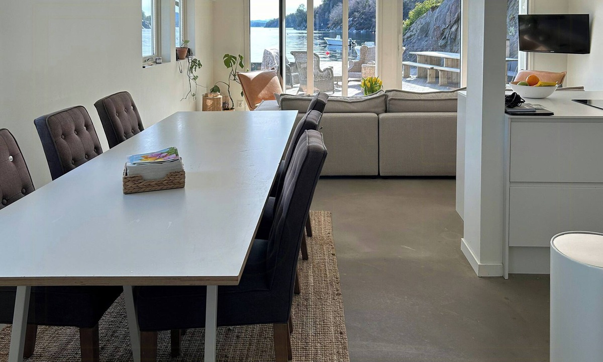Fanabygda House | Charming seaside cabin with views over the water