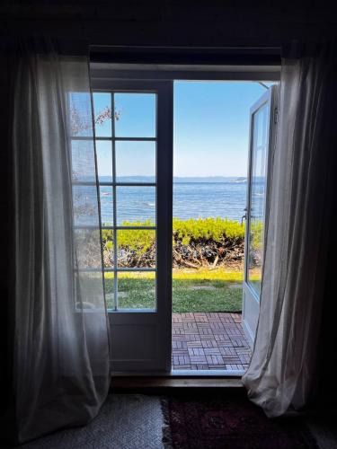 Viggja House | Charming sunlit hideaway with ocean view