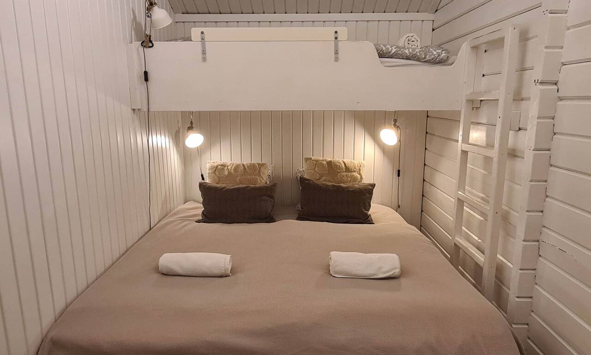 Lilla Beddinge House | Charming Swedish Log Cabin Close to the Sea – Ideal for Families