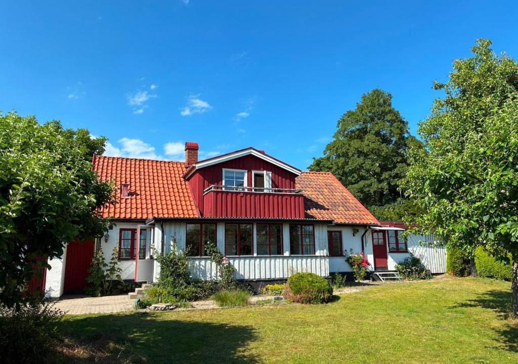 Asmundtorp House | Charming Village House with Garden & Veranda