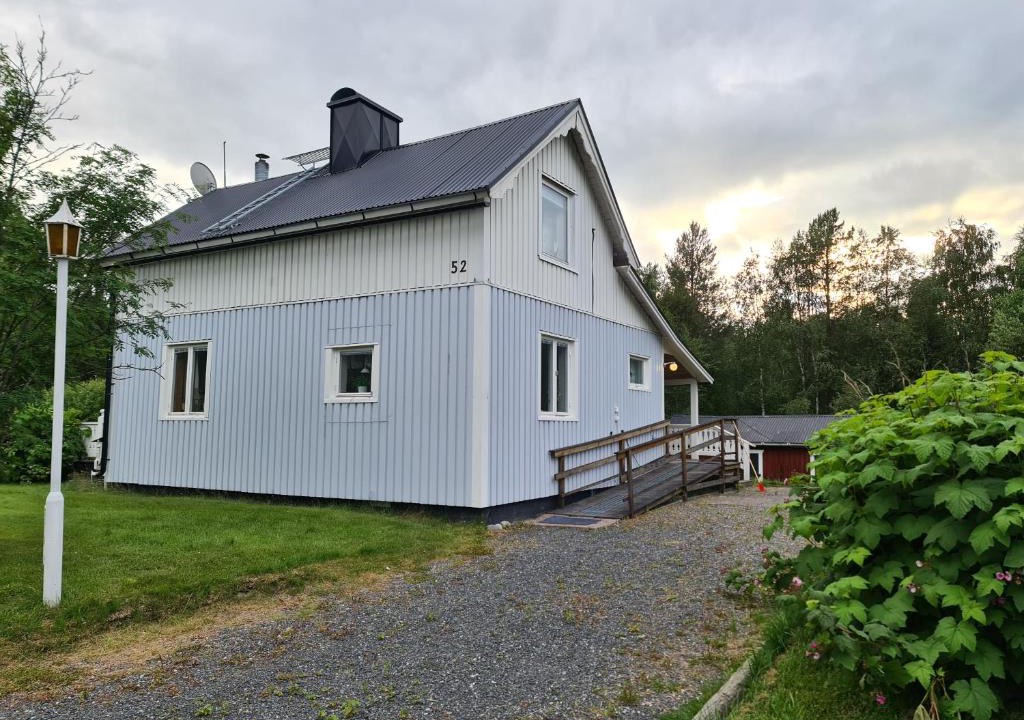 Jorn House | Cheerfull 2-Bedroom Villa with indoor fireplace